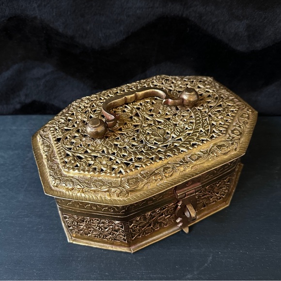 Antique Brass Mughal Jali Cricket Box - Picture 2 of 14